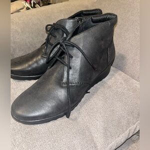 CLARKS Cloudsteppers Caddell Hop Black Ankle Lace Up Boot